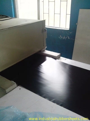 ورق لاستیک سیلیکون رنگ سیاه و سفید سطح صاف 1.0 / 1.2m عرض 10m
